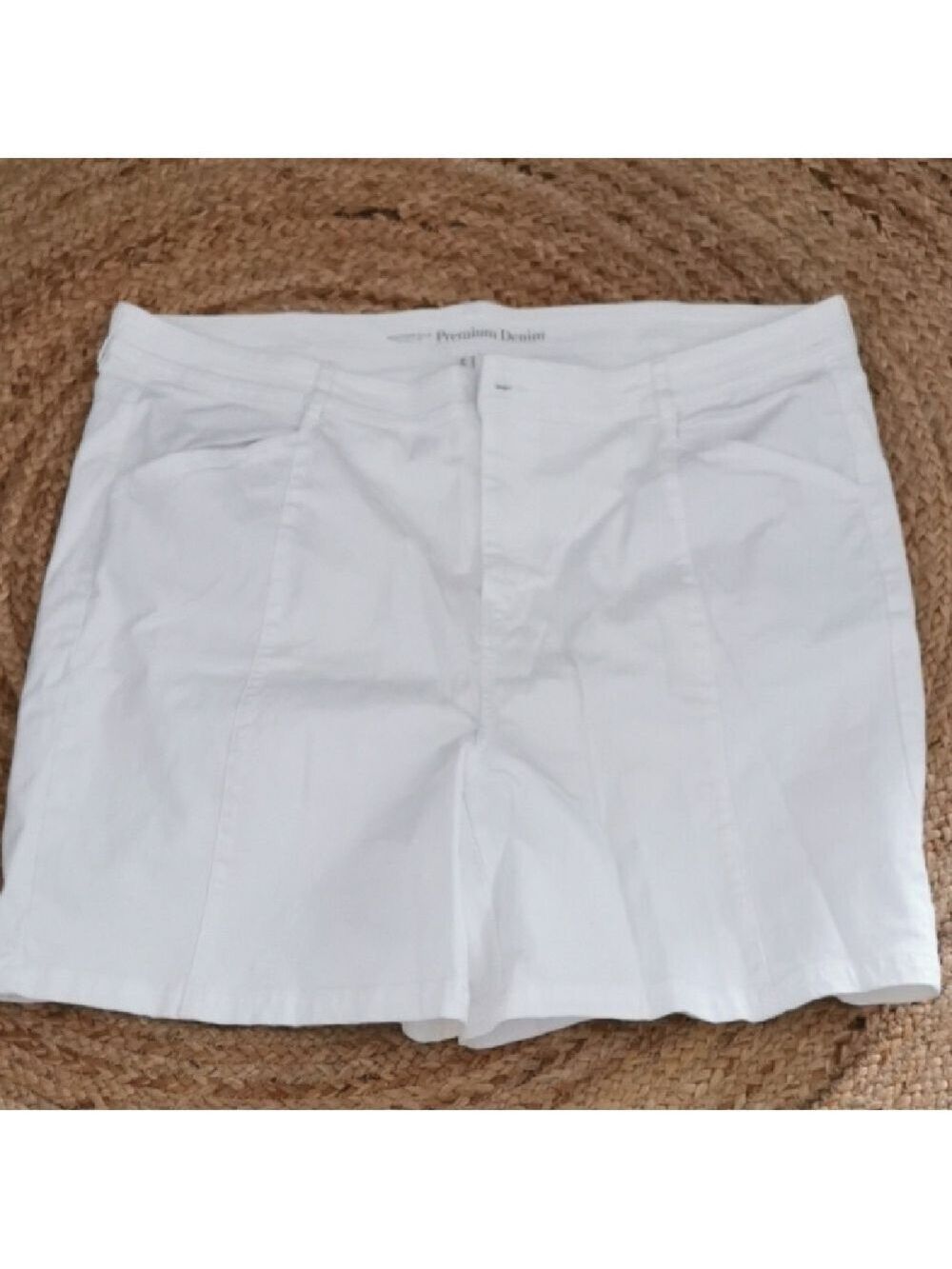 Womens Addition Elle White Premium Denim White Summertime Jean Shorts. Size 28